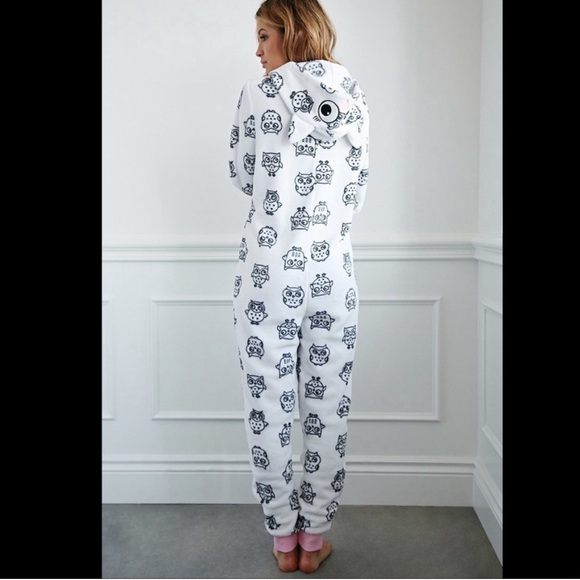 Hooters Calendar Embroidered Owl Onesie Pajamas - Picture 2 of 7